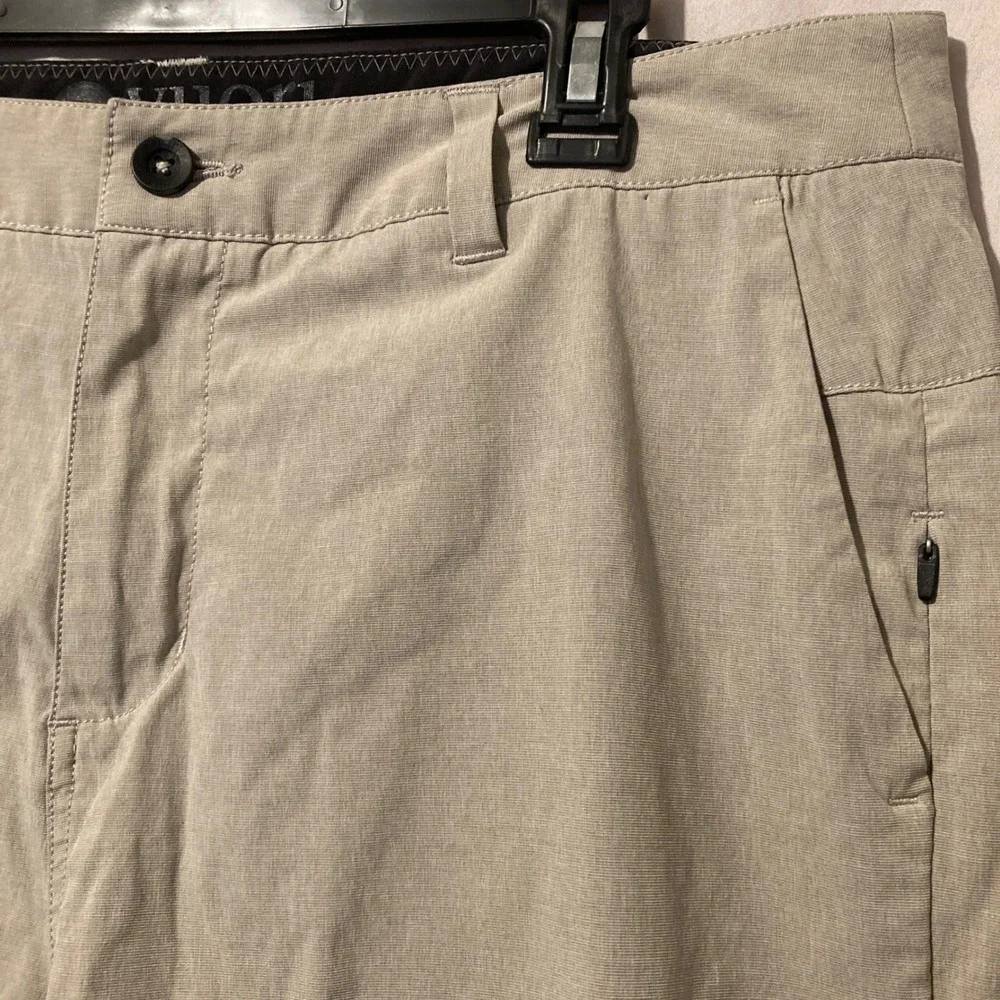 Vuori Aim Shorts Mens 34 Khaki Tan Technical Stretch Performance V368
